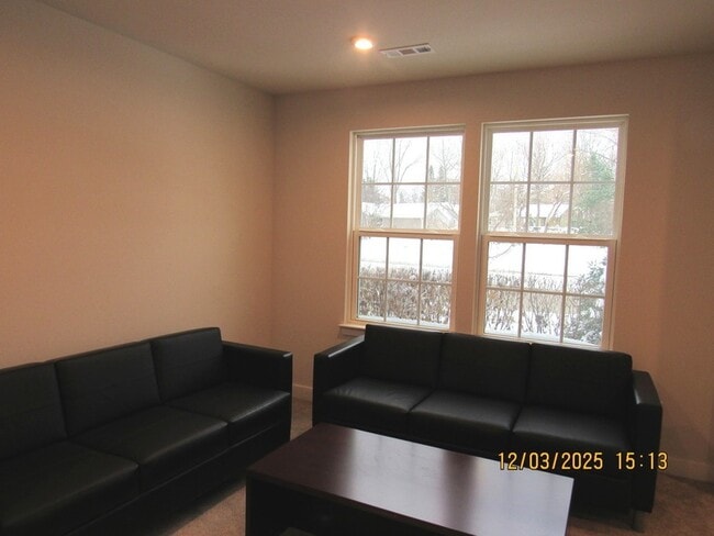 Building Photo - 155 Canterbury Way