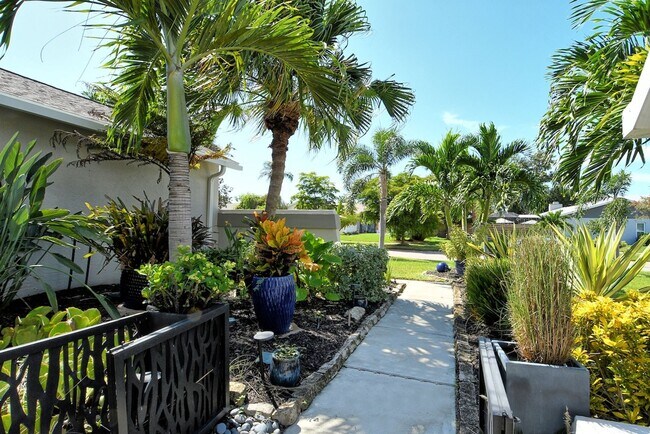 Building Photo - Spacious 4 Bedroom 2 Bath Home Featuring A...