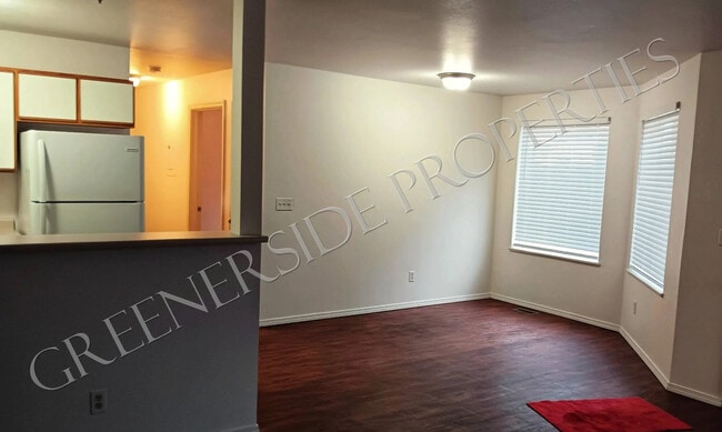 Building Photo - 677 Paradise Plz