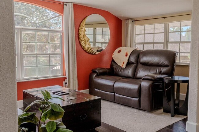 Foto del edificio - 203 W Crest Ave