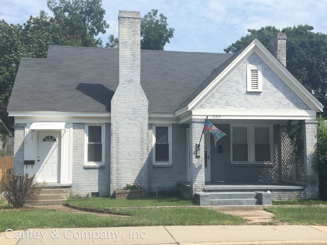 Primary Photo - 2213-2215 Rosewood Dr