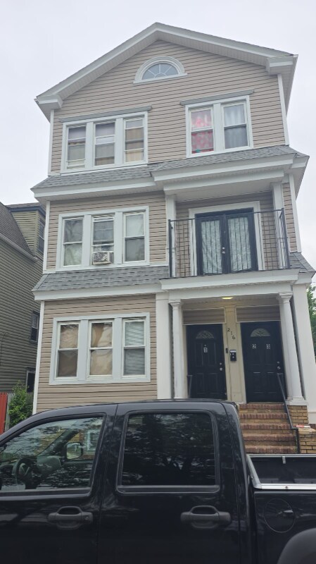 Foto del edificio - 216 Rhode Island Ave
