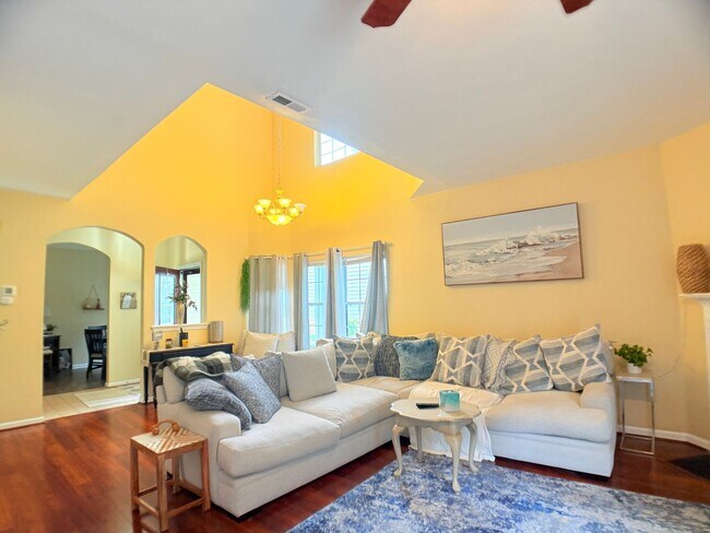 Foto del edificio - 409 Belmont Cir