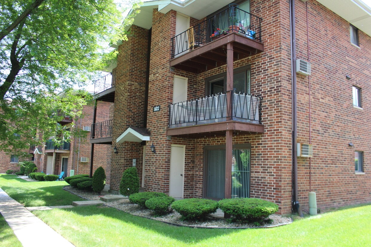 5822 158th Pl Unit 1A, Oak Forest, IL 60452 Condo for Rent in Oak