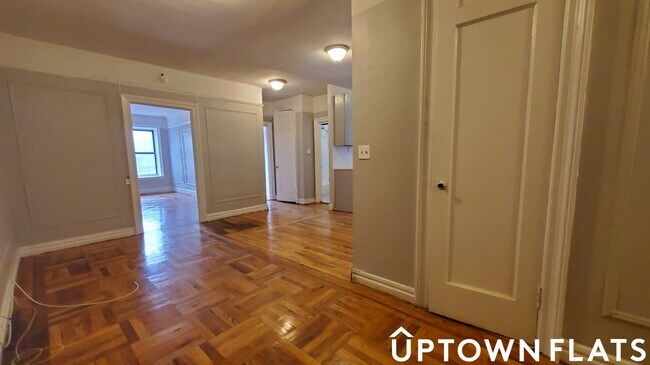 Foto del edificio - 2010 Powell Ave