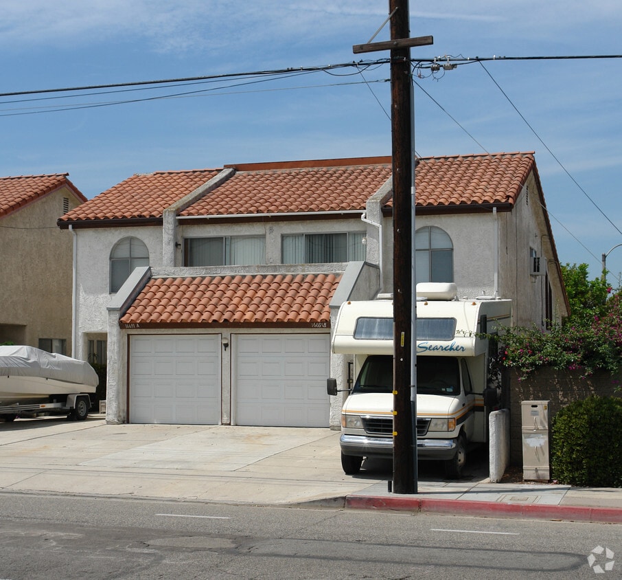 Building Photo - 16691 Bolsa Chica St