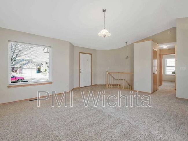 Building Photo - 812 S Red Oaks Cir