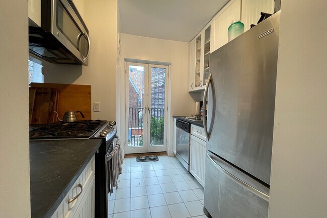 Foto del edificio - 254 W 10th St