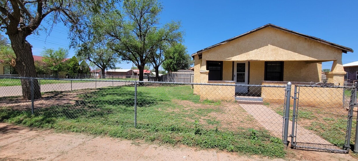 Primary Photo - HOME ON CORNER LOT MANY UPDATES