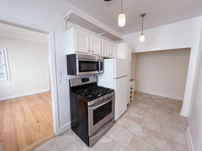 Foto del edificio - Curson Ave Apartments By The Grove