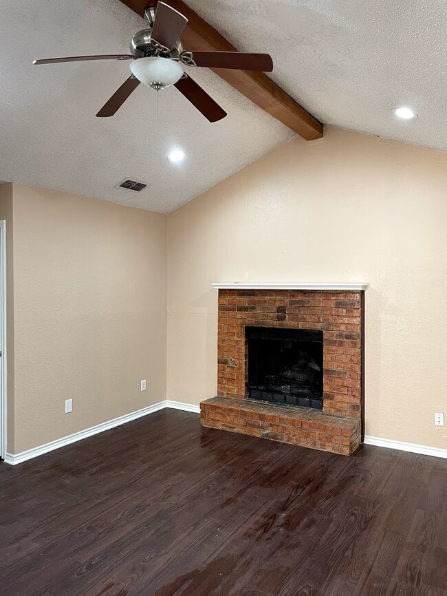 living room - 2431 Pecan Grove Ct