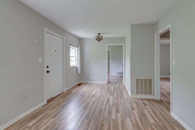 Foto del edificio - Charming 4BR/2BA Home in South Nashville –...