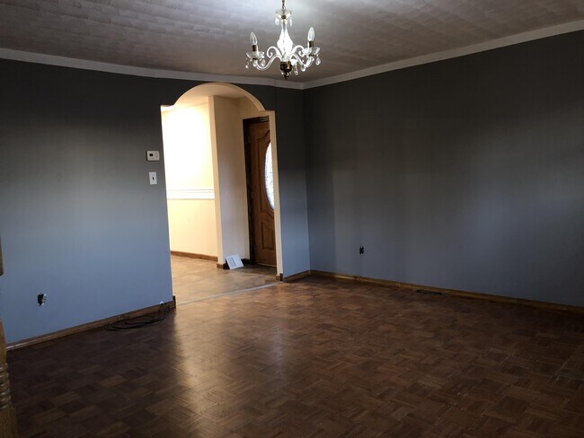 Building Photo - 834 Lawler St