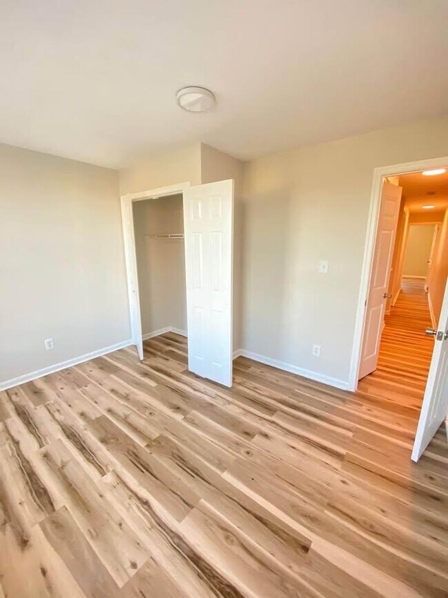 Foto del edificio - 2538 E Fayette St