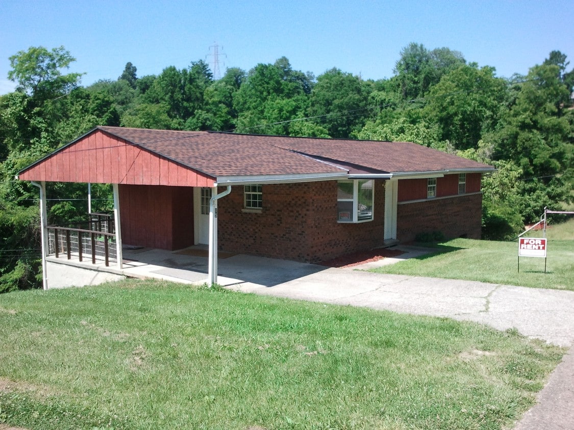 15 Circle Dr, Huntington, WV 25701 House Rental in Huntington, WV