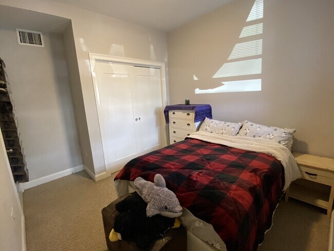Foto del edificio - 30 Merrymount Ave