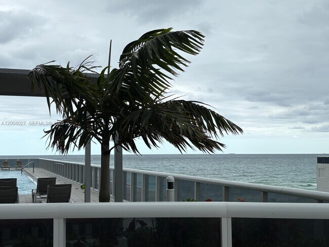 Foto del edificio - 16001 Collins Ave