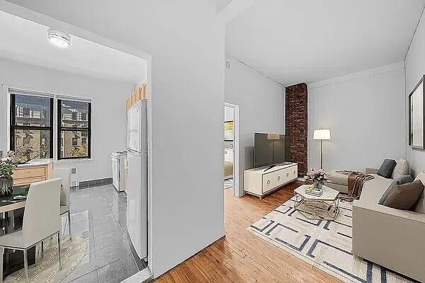 Foto del edificio - 215 W 101st St