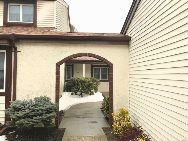 Building Photo - 606 Gotham Dr