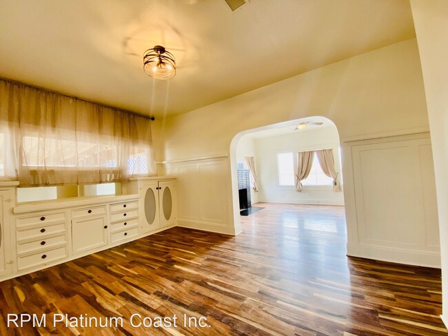 Building Photo - 3 br, 1 bath House - 1642 W. Jensen Ave.,