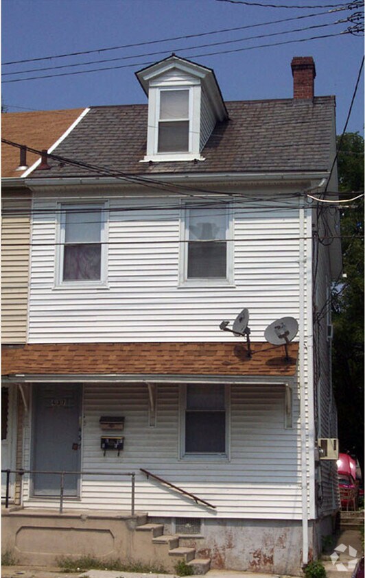 Main Building Photo - 437 Harrison St