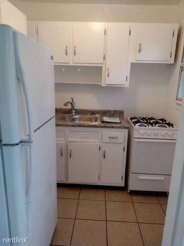 Building Photo - 2 br, 1 bath Townhome - 481 Kenwood Dr