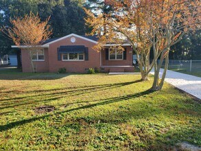 Building Photo - 525 Terry Cir