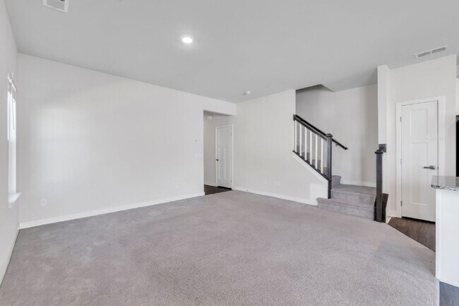 Foto del edificio - Beautiful 3 Bedroom, 2.5 Bathroom Townhome with 1-Car Garage $1,650/mo rent