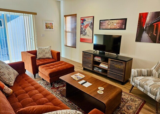 Foto del edificio - 3001 E Butler Ave