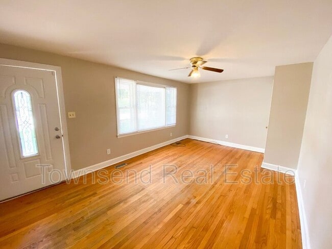 Building Photo - 205 Starhill Ave