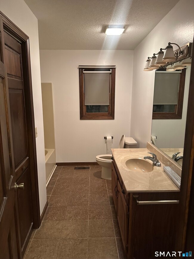 Foto del edificio - 35 Worcester Ave