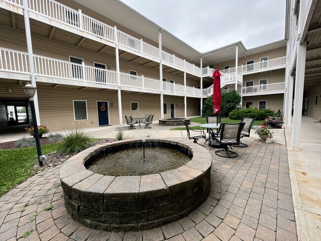 Foto del edificio - Bath View Condo with Covered Deck, 1.5 bat...