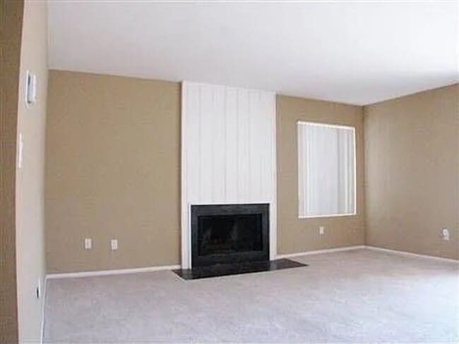 Building Photo - 450 W Vermont Ave