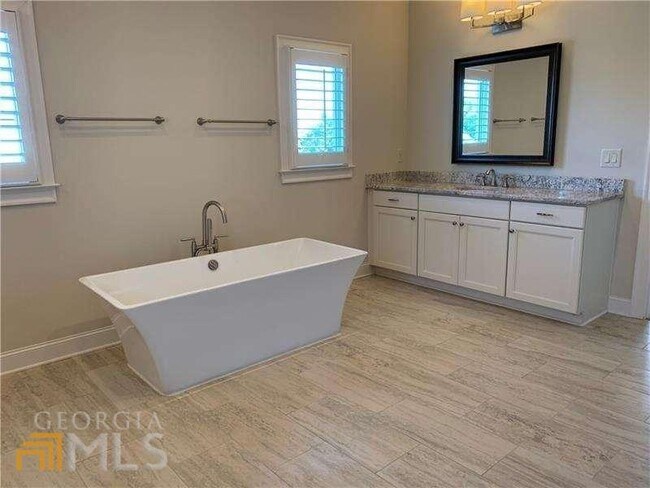Building Photo - 4020 Candler Walk