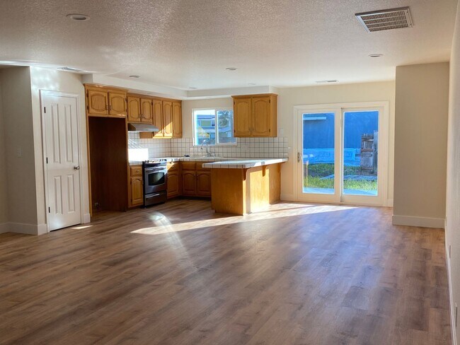 Foto del edificio - COMING SOON - Wonderful 4 bedroom/2 bath house - Updated throughout!