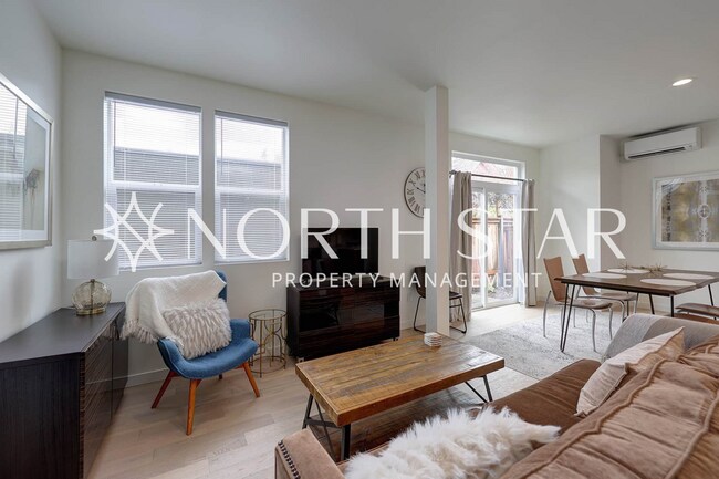 Foto del edificio - Urban Townhome with terrace!