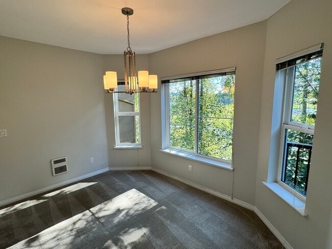 Foto del edificio - 12439 Totem Lake Way