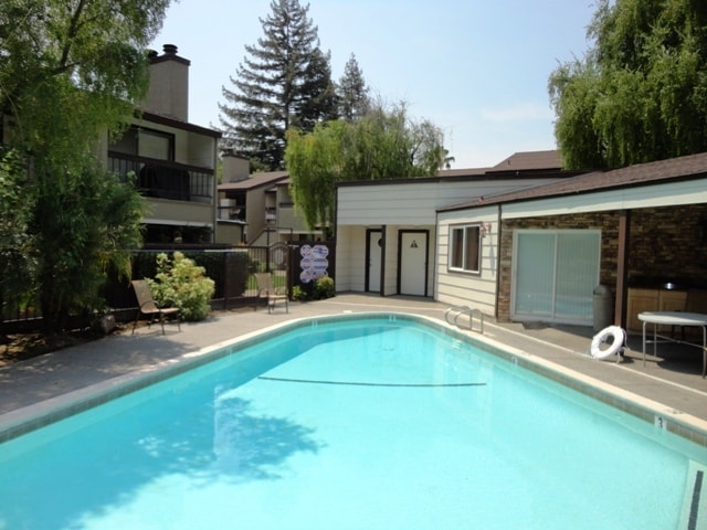 Building Photo - 6250 Havenside Dr