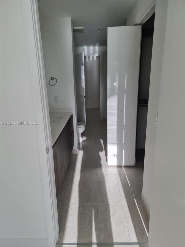 Foto del edificio - 488 NE 18th St