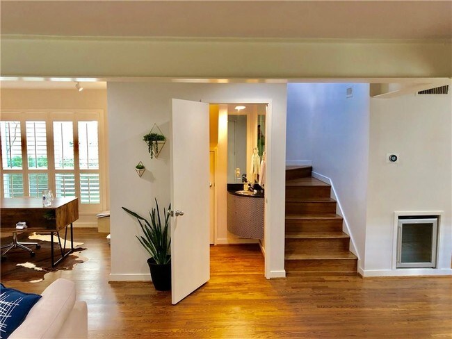 Foto del edificio - 4122 Travis St