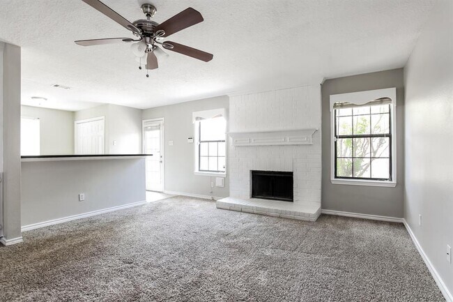 Building Photo - 13830 Purplemartin St