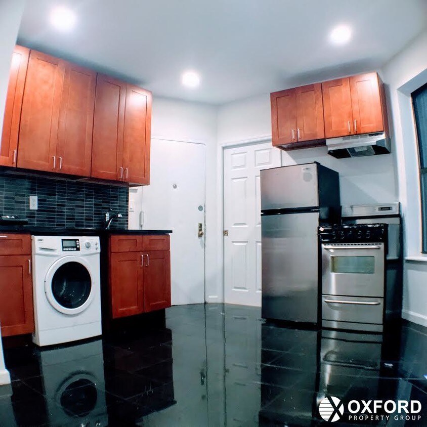 Foto principal - 340 W 49th St