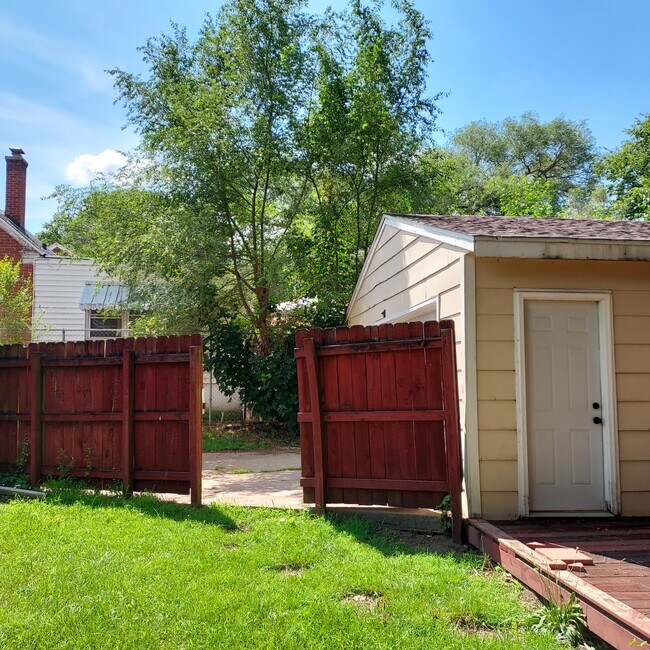 Building Photo - 347 Cole Ave