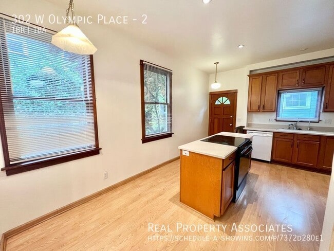 Building Photo - 302 W Olympic Pl