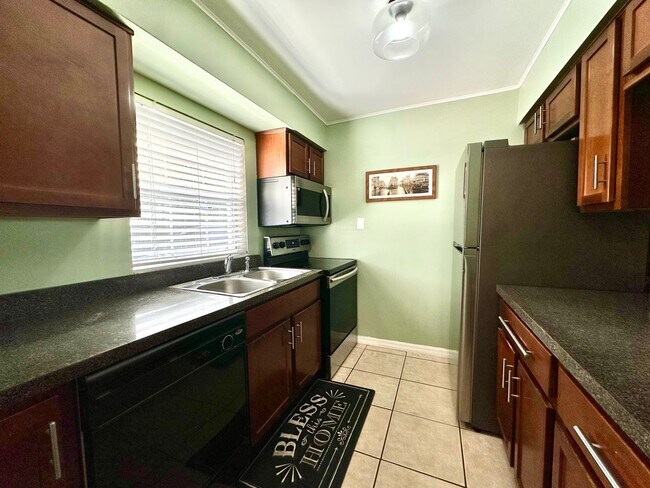 Foto del edificio - Simple & comfortable 2Beds/1Bath condo-liv...