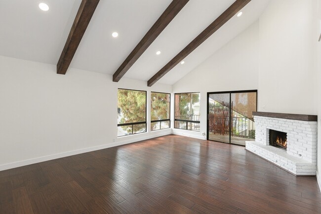 Building Photo - 216 W Escalones