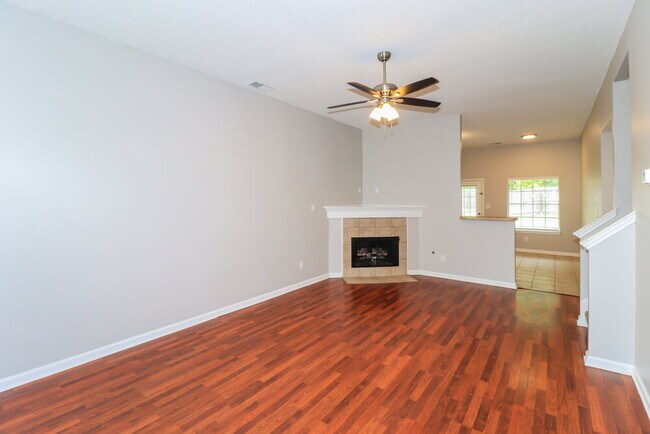Foto del edificio - 9728 Tucker Creek Cove