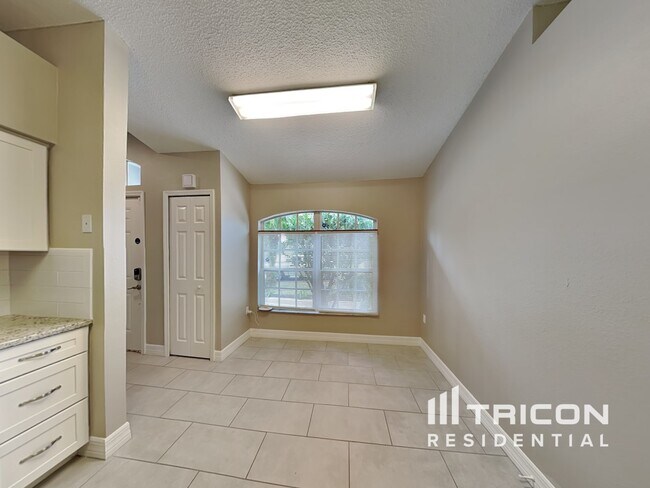 Building Photo - 3208 Cherry Hill Cir S