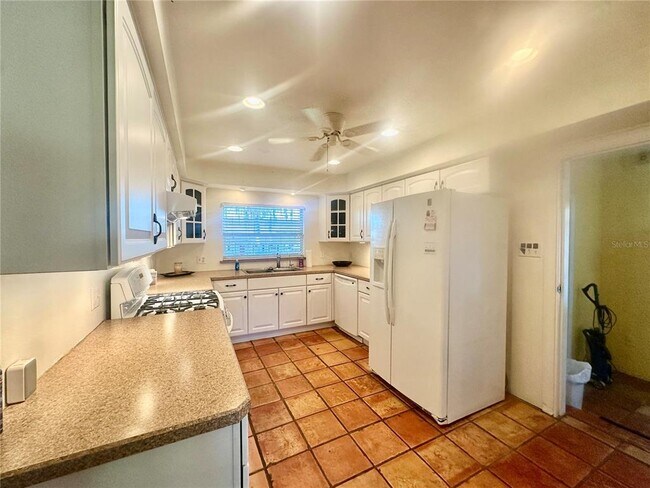 Foto del edificio - 1105 N Lake Otis Dr SE