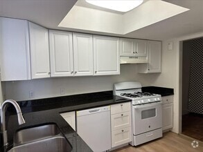 Building Photo - 1604 Southgate Cir